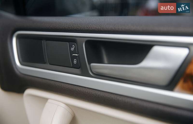 Внедорожник / Кроссовер Volkswagen Touareg 2011 в Ивано-Франковске