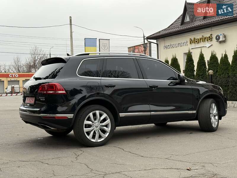 Внедорожник / Кроссовер Volkswagen Touareg 2016 в Виннице