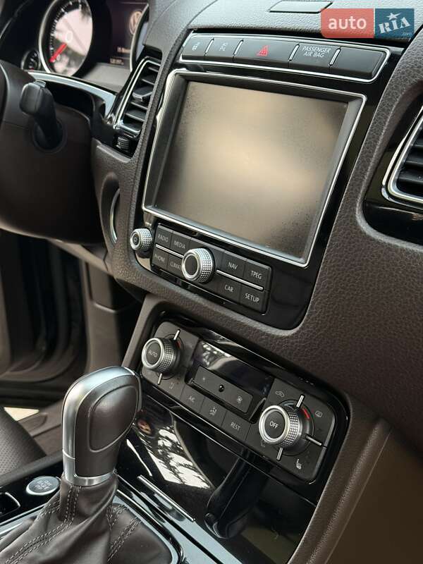 Внедорожник / Кроссовер Volkswagen Touareg 2016 в Виннице