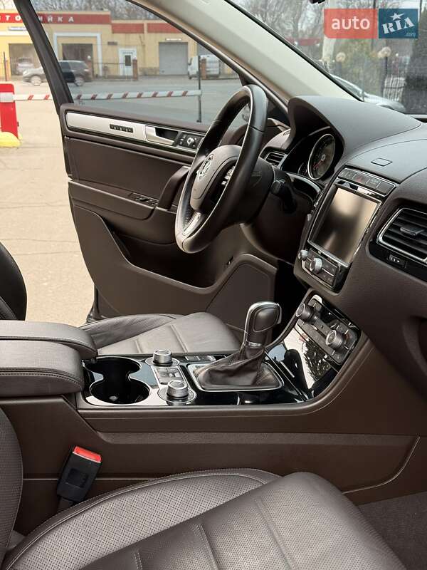 Внедорожник / Кроссовер Volkswagen Touareg 2016 в Виннице