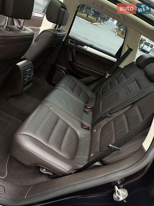 Внедорожник / Кроссовер Volkswagen Touareg 2016 в Виннице