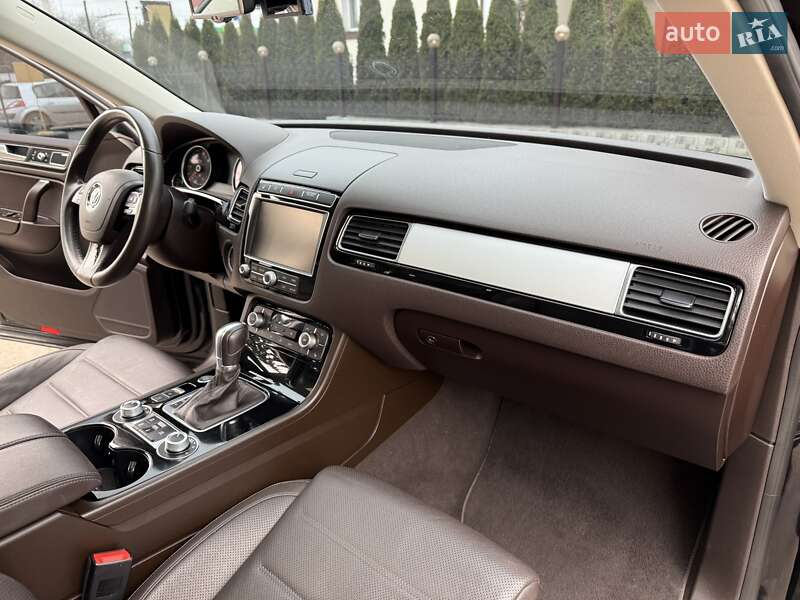 Внедорожник / Кроссовер Volkswagen Touareg 2016 в Виннице