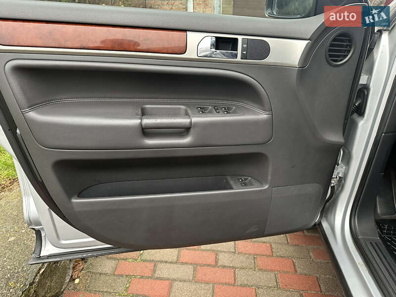 Внедорожник / Кроссовер Volkswagen Touareg 2005 в Прилуках