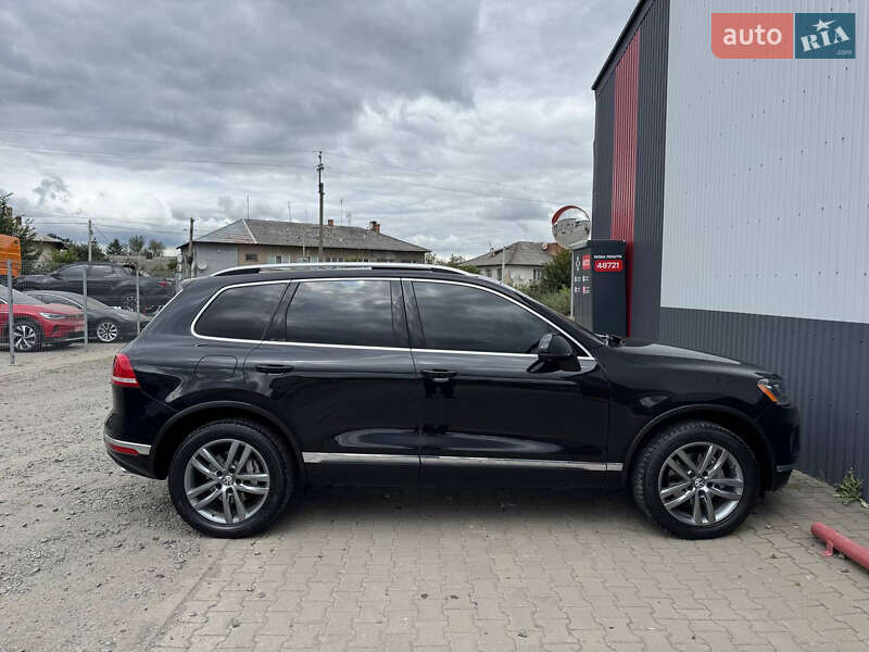 Внедорожник / Кроссовер Volkswagen Touareg 2015 в Луцке