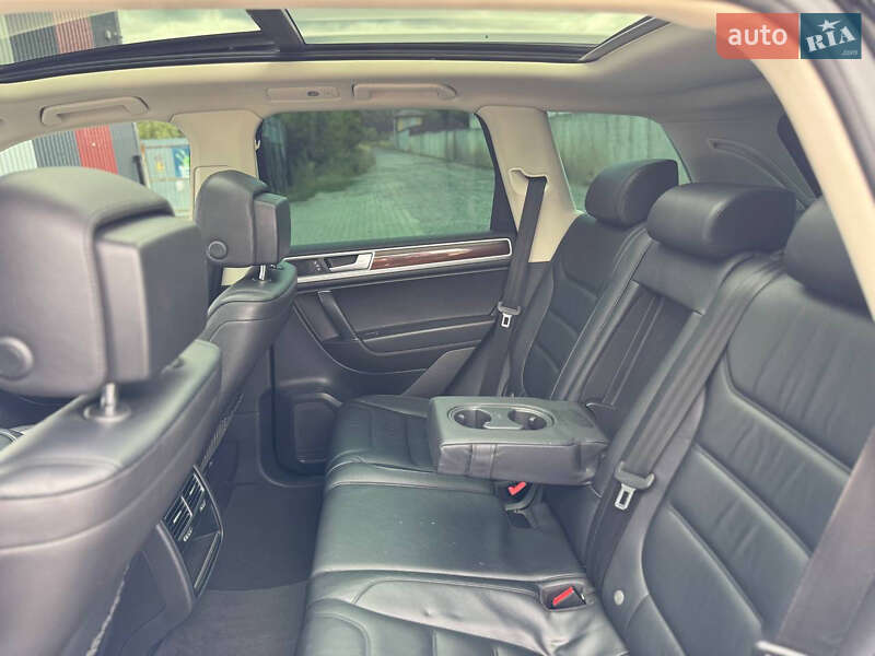 Внедорожник / Кроссовер Volkswagen Touareg 2015 в Луцке