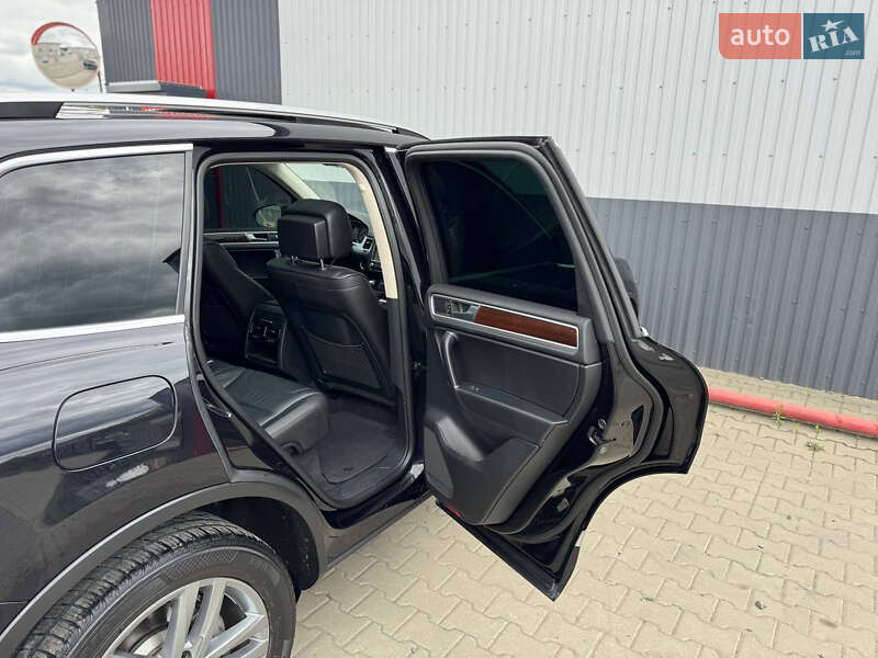 Внедорожник / Кроссовер Volkswagen Touareg 2015 в Луцке