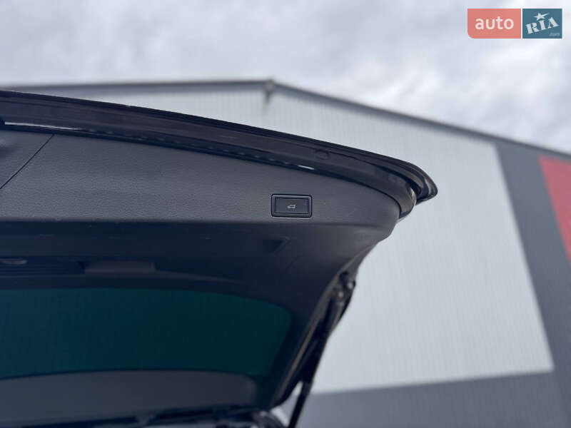 Внедорожник / Кроссовер Volkswagen Touareg 2015 в Луцке