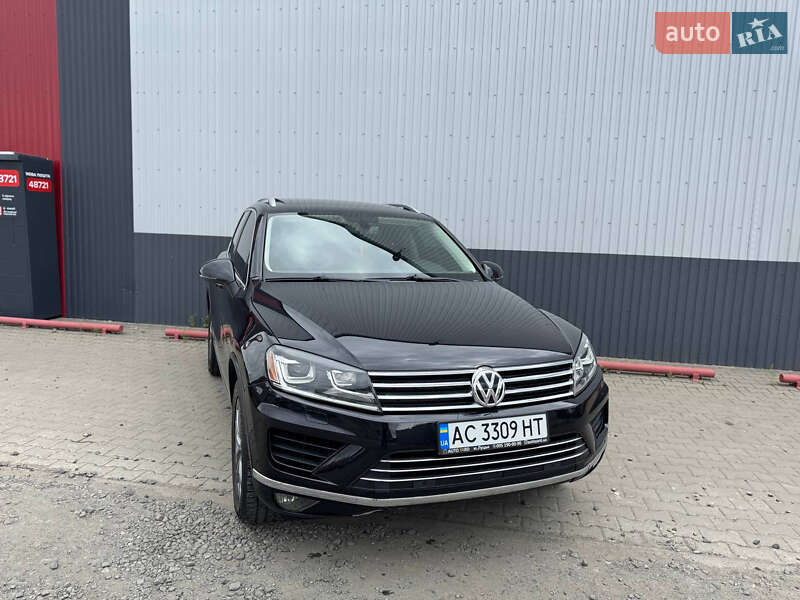 Внедорожник / Кроссовер Volkswagen Touareg 2015 в Луцке