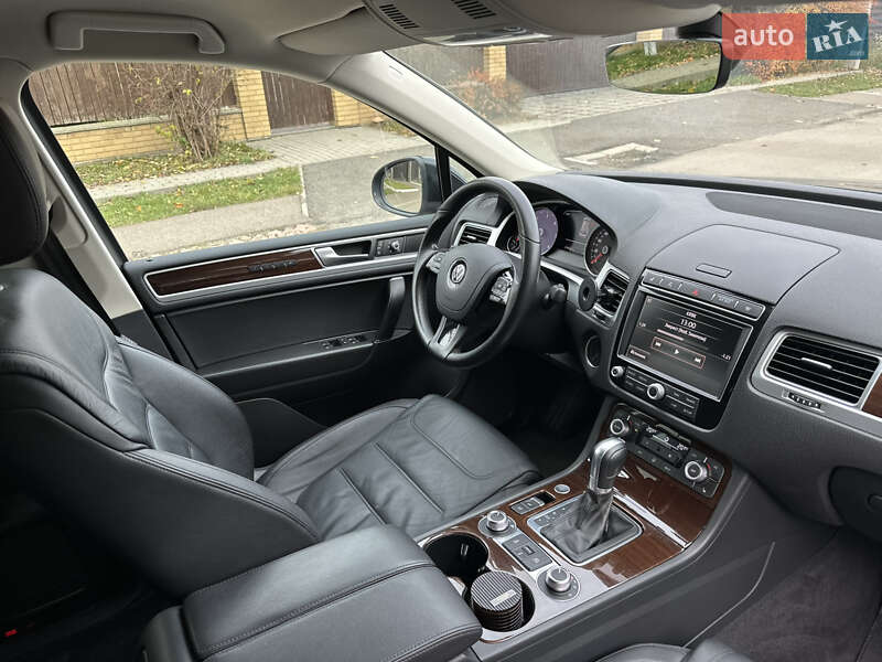 Внедорожник / Кроссовер Volkswagen Touareg 2017 в Киеве