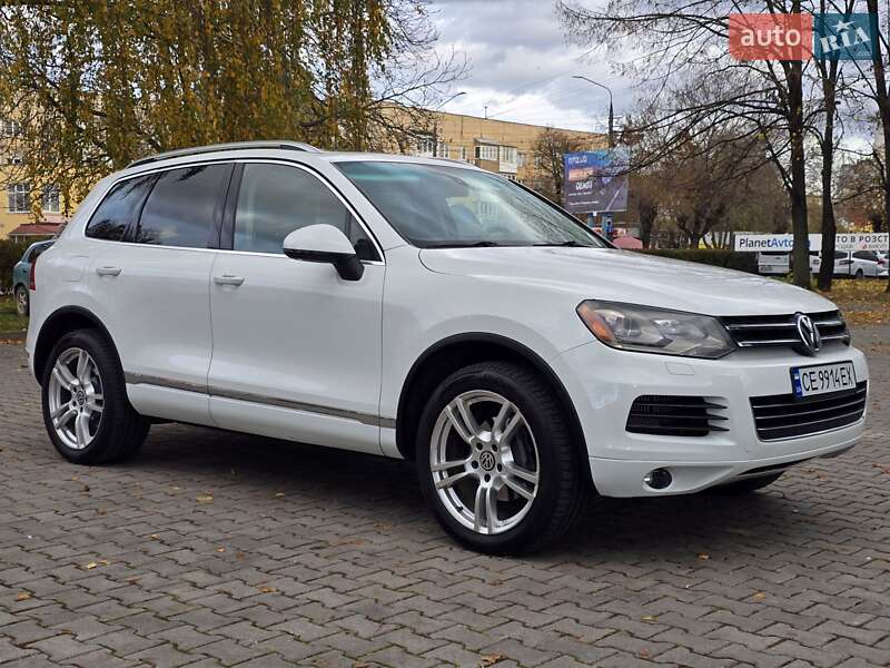 Позашляховик / Кросовер Volkswagen Touareg 2012 в Чернівцях