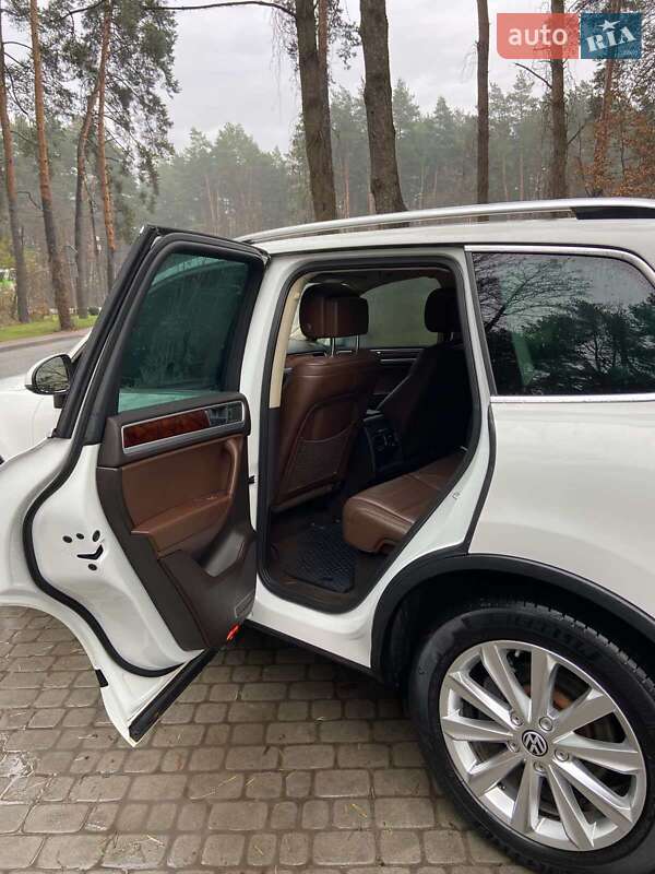 Позашляховик / Кросовер Volkswagen Touareg 2012 в Львові