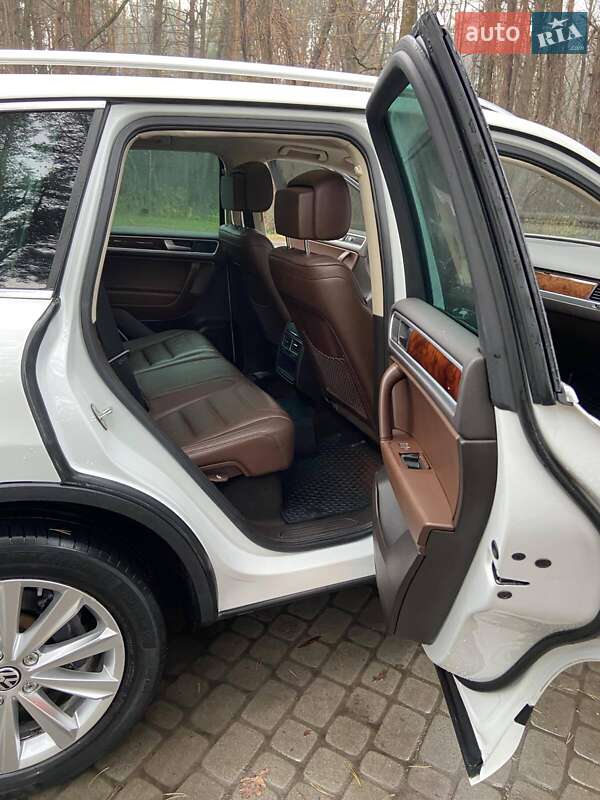 Позашляховик / Кросовер Volkswagen Touareg 2012 в Львові