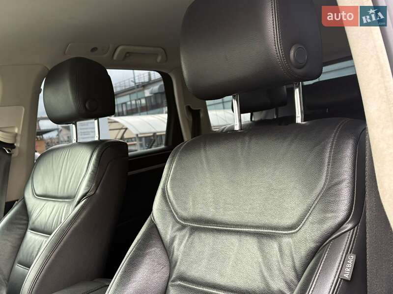 Внедорожник / Кроссовер Volkswagen Touareg 2015 в Киеве