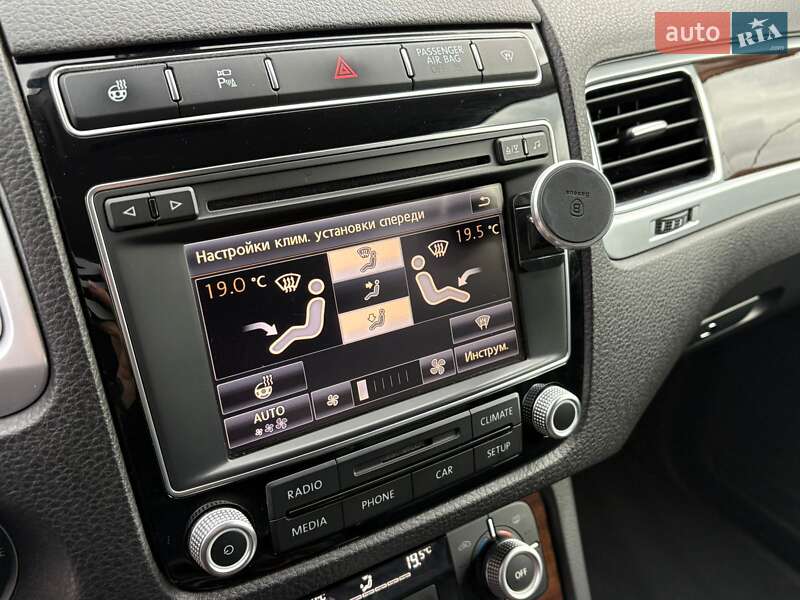 Внедорожник / Кроссовер Volkswagen Touareg 2015 в Киеве