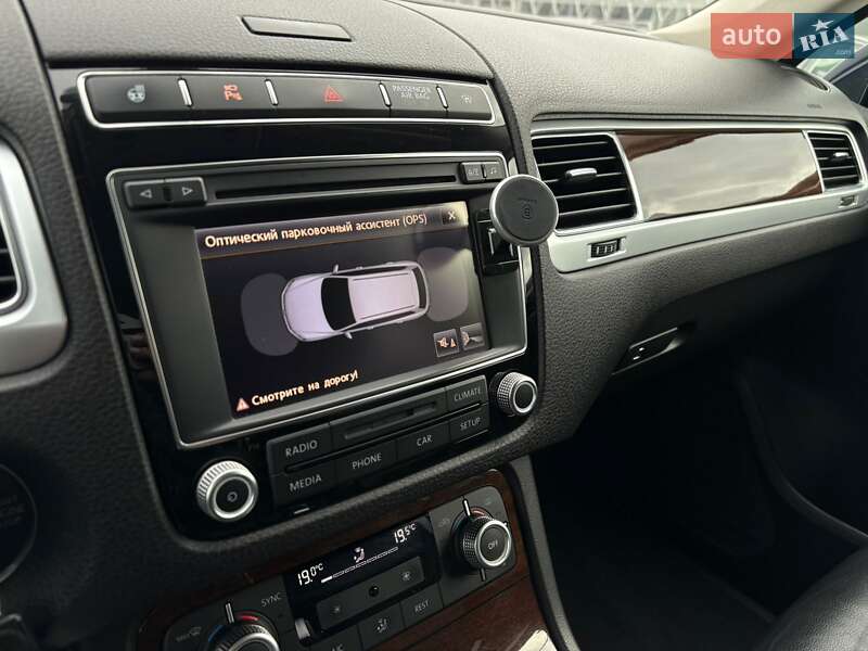 Внедорожник / Кроссовер Volkswagen Touareg 2015 в Киеве