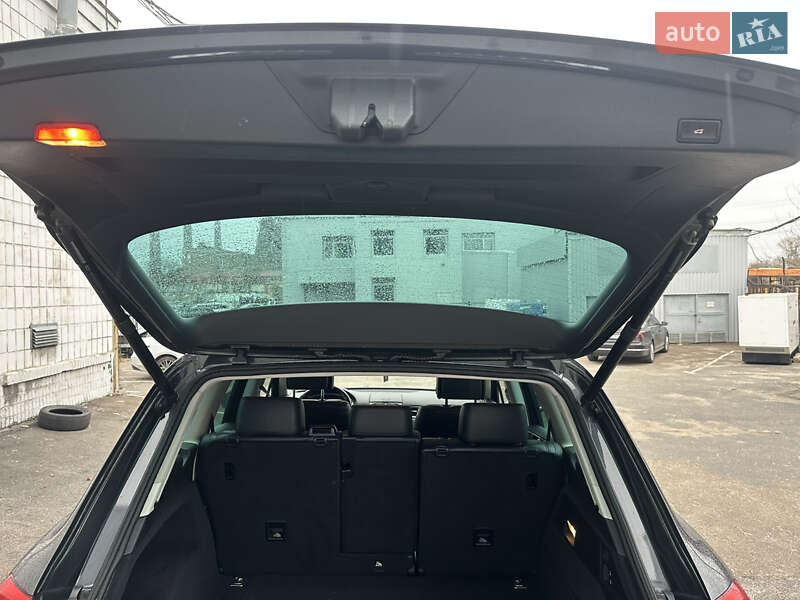 Внедорожник / Кроссовер Volkswagen Touareg 2013 в Киеве