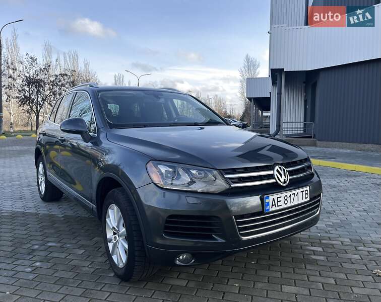 Позашляховик / Кросовер Volkswagen Touareg 2014 в Кам'янському