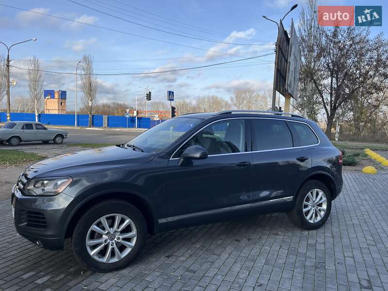 Позашляховик / Кросовер Volkswagen Touareg 2014 в Кам'янському