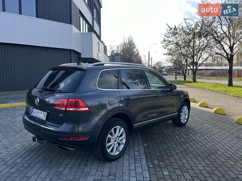 Позашляховик / Кросовер Volkswagen Touareg 2014 в Кам'янському