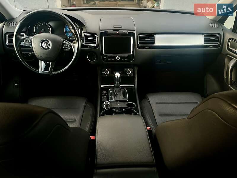 Позашляховик / Кросовер Volkswagen Touareg 2014 в Кам'янському