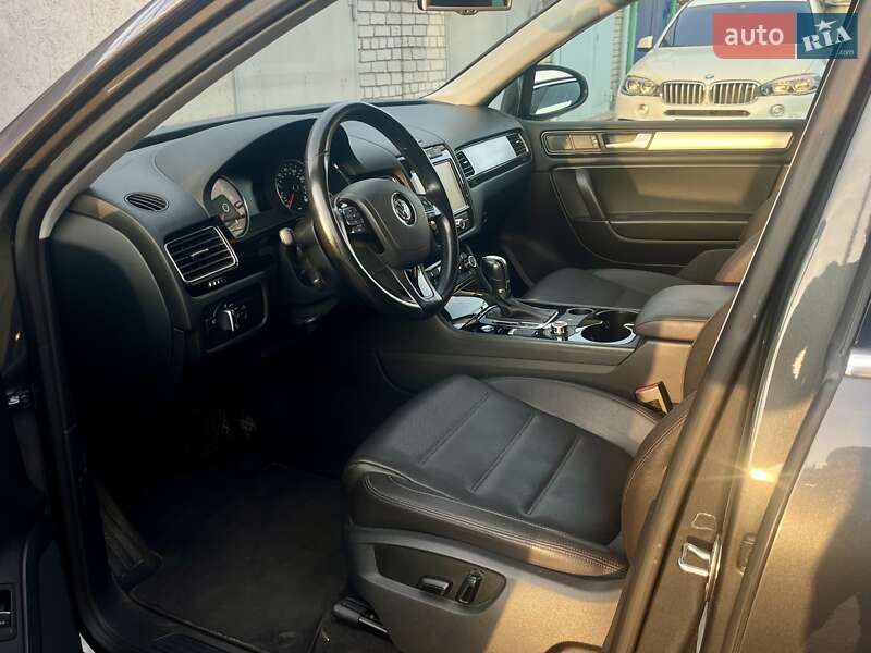 Позашляховик / Кросовер Volkswagen Touareg 2014 в Кам'янському