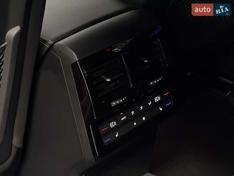 Внедорожник / Кроссовер Volkswagen Touareg 2024 в Тернополе