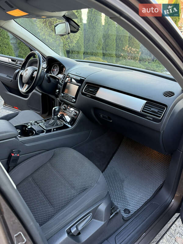 Позашляховик / Кросовер Volkswagen Touareg 2013 в Львові