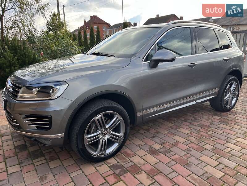 Внедорожник / Кроссовер Volkswagen Touareg 2016 в Луцке