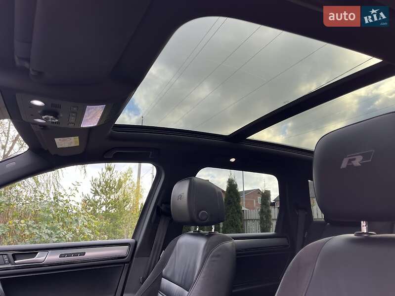 Внедорожник / Кроссовер Volkswagen Touareg 2016 в Луцке