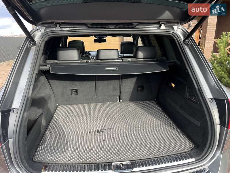 Внедорожник / Кроссовер Volkswagen Touareg 2016 в Луцке