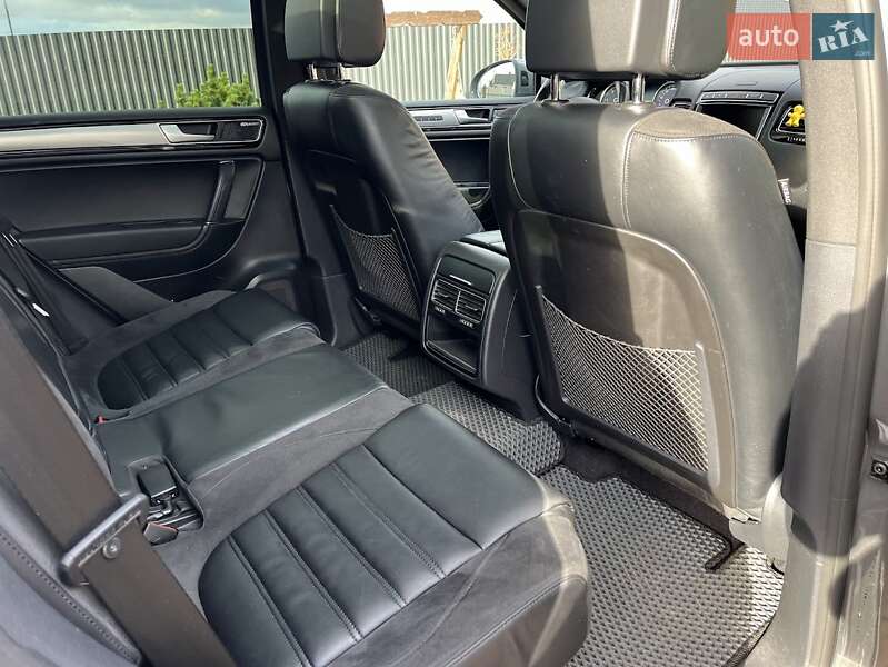 Внедорожник / Кроссовер Volkswagen Touareg 2016 в Луцке