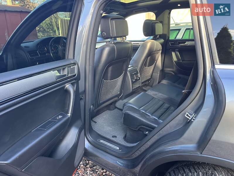 Внедорожник / Кроссовер Volkswagen Touareg 2016 в Луцке