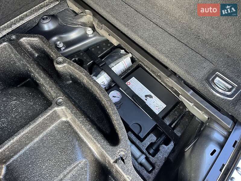 Внедорожник / Кроссовер Volkswagen Touareg 2016 в Луцке