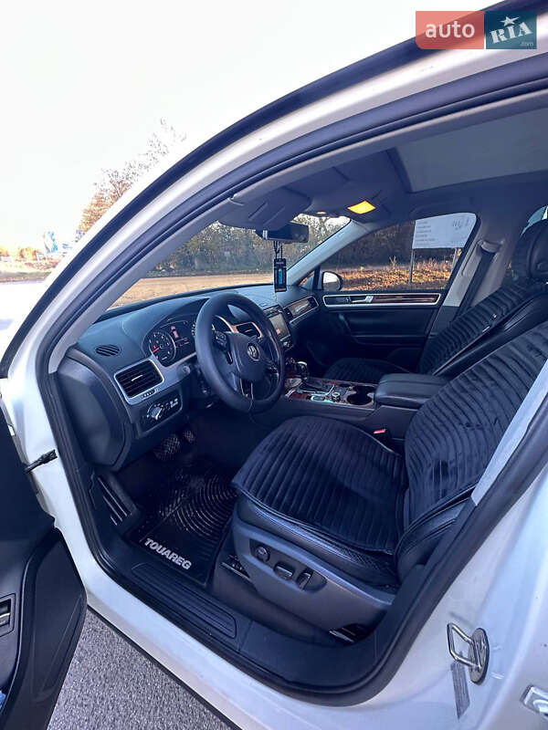 Внедорожник / Кроссовер Volkswagen Touareg 2011 в Тернополе