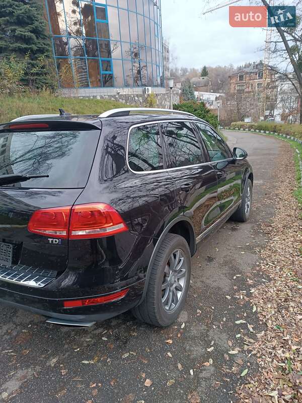 Позашляховик / Кросовер Volkswagen Touareg 2012 в Києві