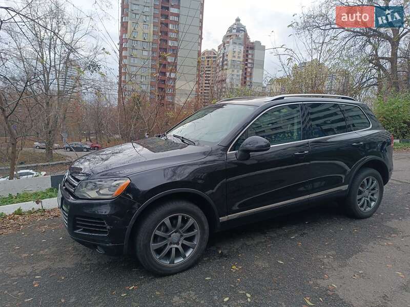 Позашляховик / Кросовер Volkswagen Touareg 2012 в Києві