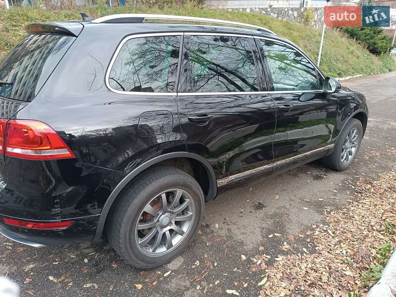 Позашляховик / Кросовер Volkswagen Touareg 2012 в Києві