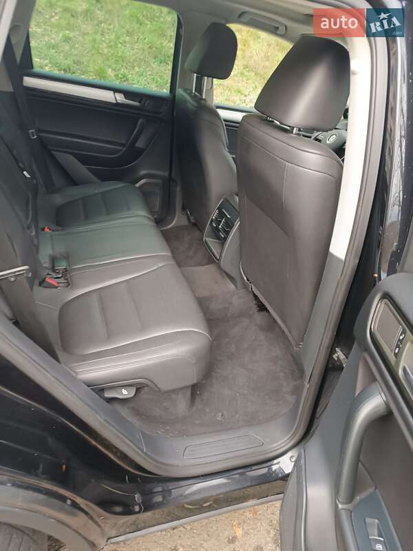 Позашляховик / Кросовер Volkswagen Touareg 2012 в Києві