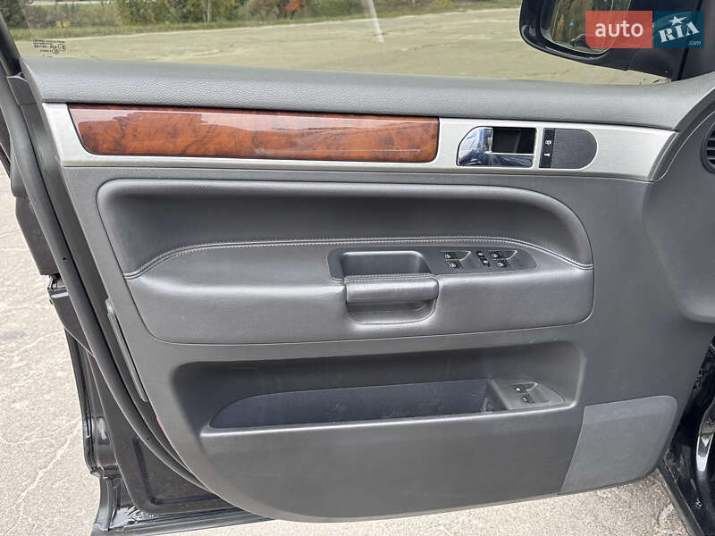 Позашляховик / Кросовер Volkswagen Touareg 2007 в Києві