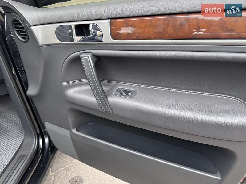 Позашляховик / Кросовер Volkswagen Touareg 2007 в Києві