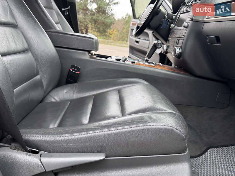 Позашляховик / Кросовер Volkswagen Touareg 2007 в Києві