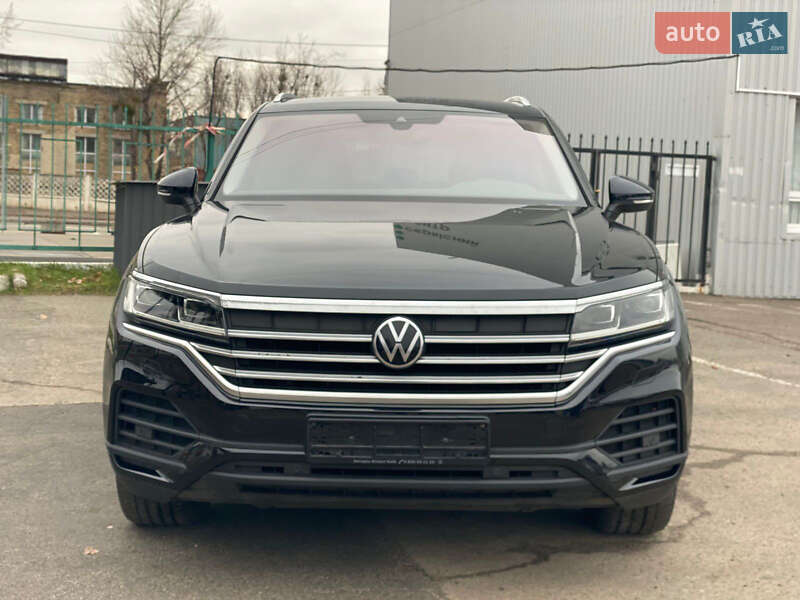 Внедорожник / Кроссовер Volkswagen Touareg 2020 в Киеве
