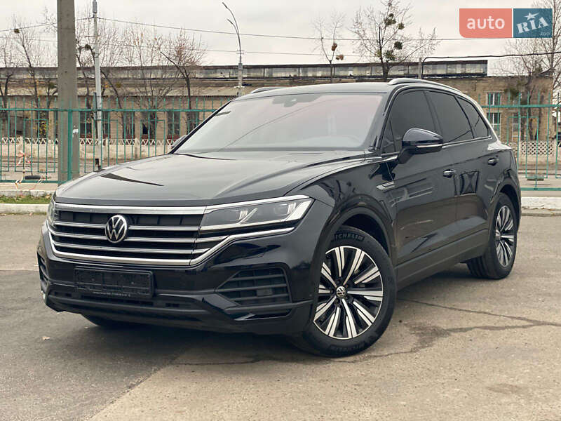 Внедорожник / Кроссовер Volkswagen Touareg 2020 в Киеве