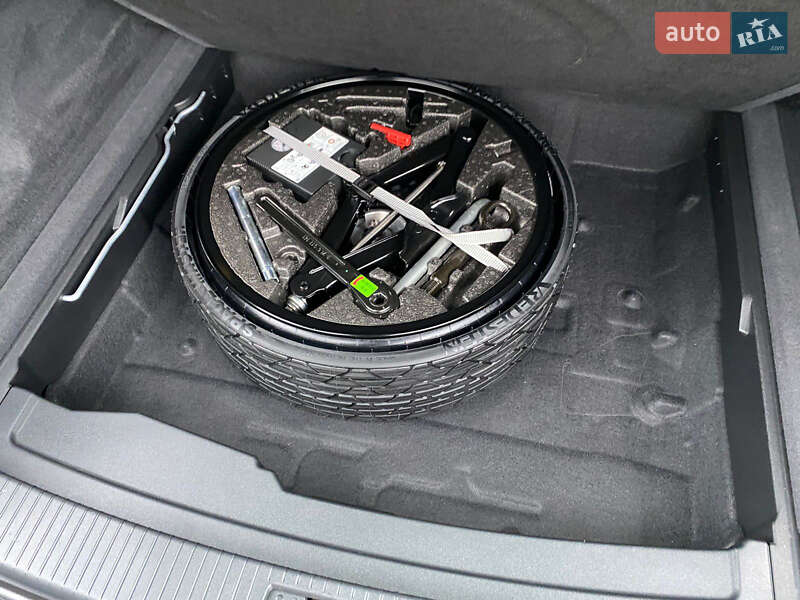 Внедорожник / Кроссовер Volkswagen Touareg 2020 в Киеве