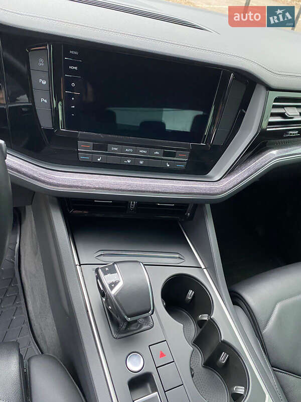 Внедорожник / Кроссовер Volkswagen Touareg 2020 в Киеве