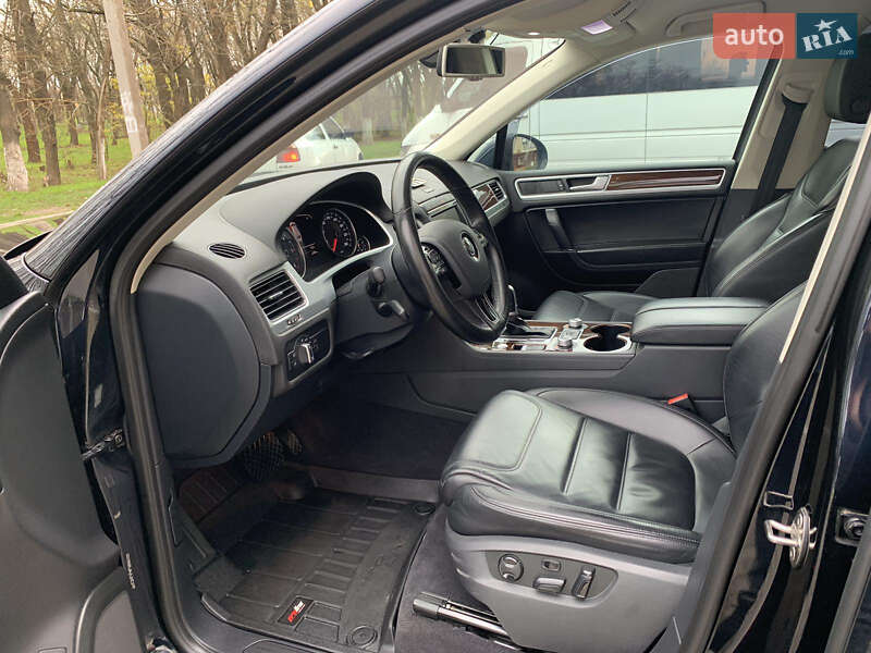 Внедорожник / Кроссовер Volkswagen Touareg 2016 в Одессе