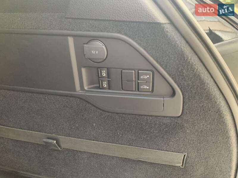 Внедорожник / Кроссовер Volkswagen Touareg 2016 в Одессе