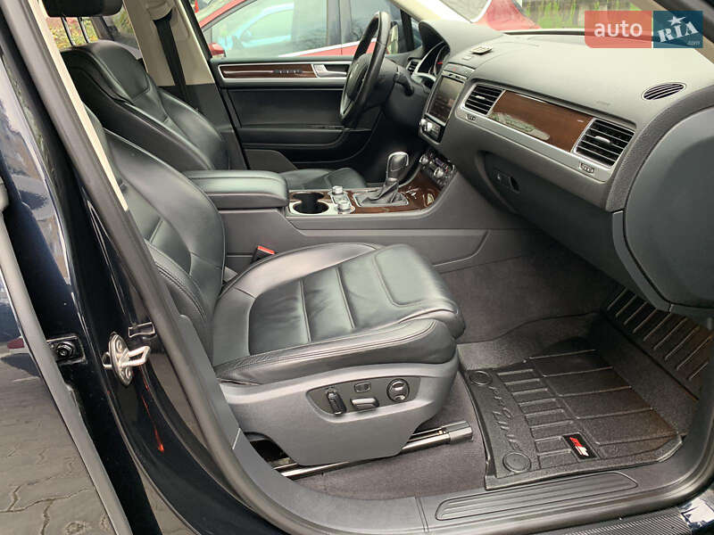 Внедорожник / Кроссовер Volkswagen Touareg 2016 в Одессе