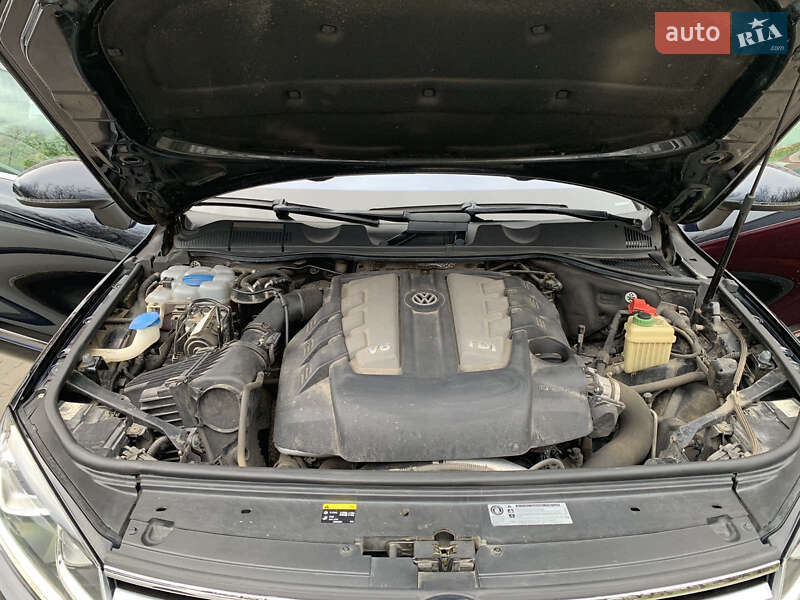 Внедорожник / Кроссовер Volkswagen Touareg 2016 в Одессе