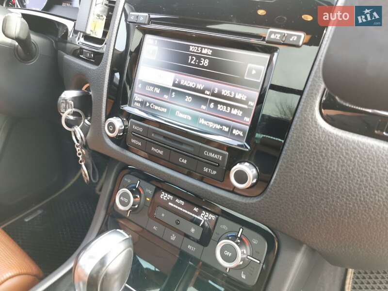 Внедорожник / Кроссовер Volkswagen Touareg 2013 в Хмельницком